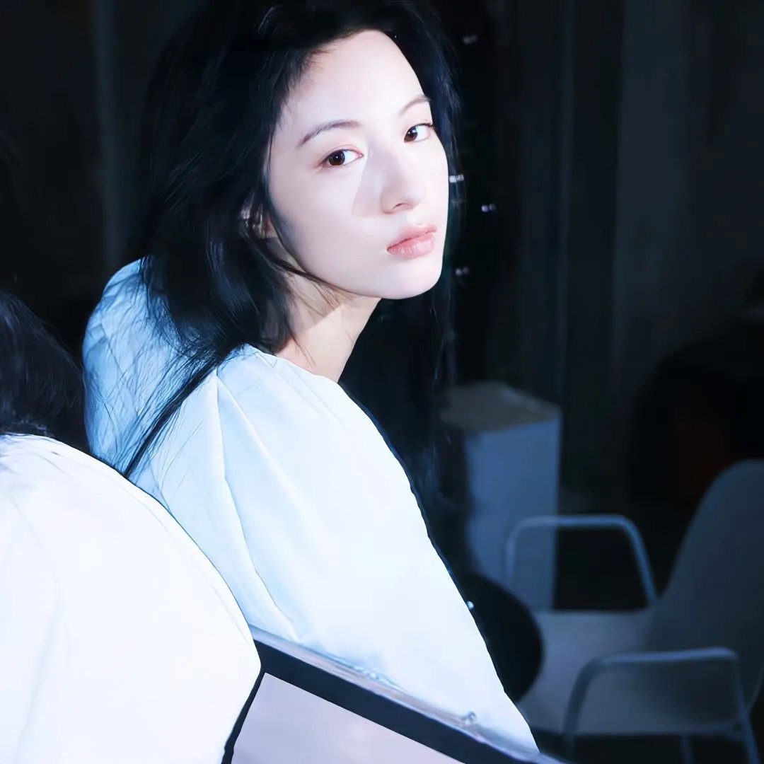 活在暗下